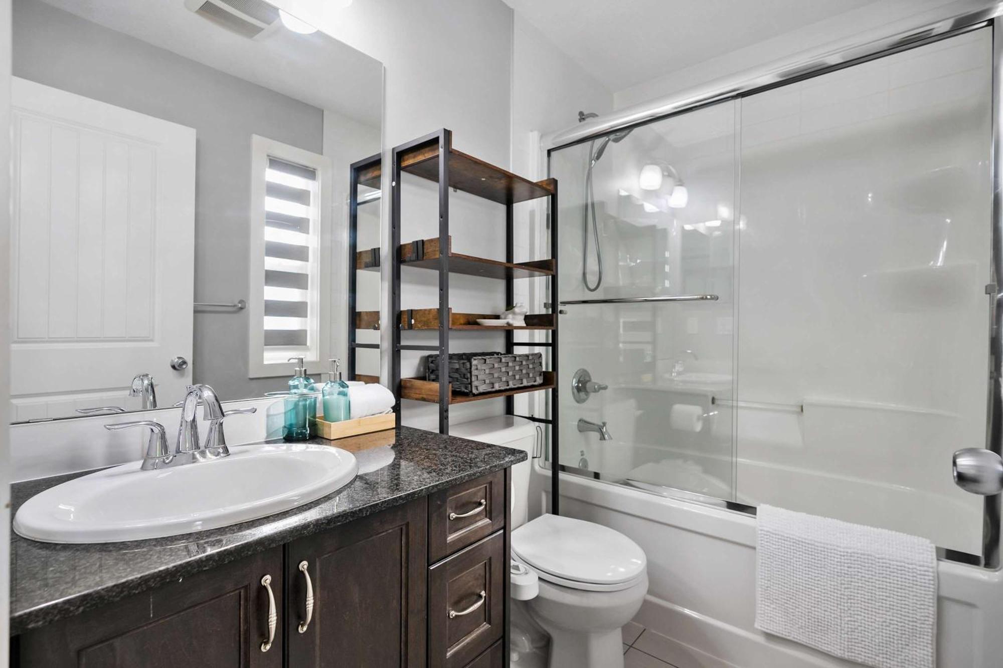 Hébergement de vacances New! Large Family 4br W Kid's Play Den - Free Banff Pass, Netflix, Wine & More! Calgary