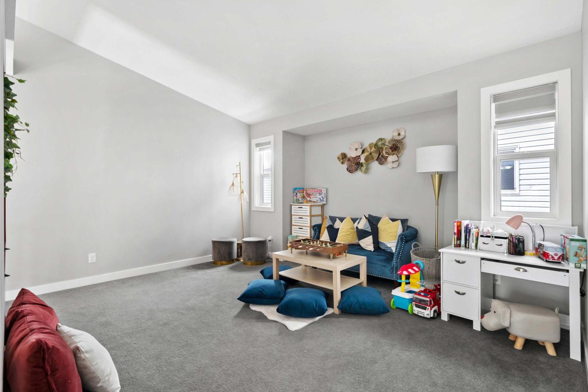 New! Large Family 4br W Kid's Play Den - Free Banff Pass, Netflix, Wine & More! Calgary
