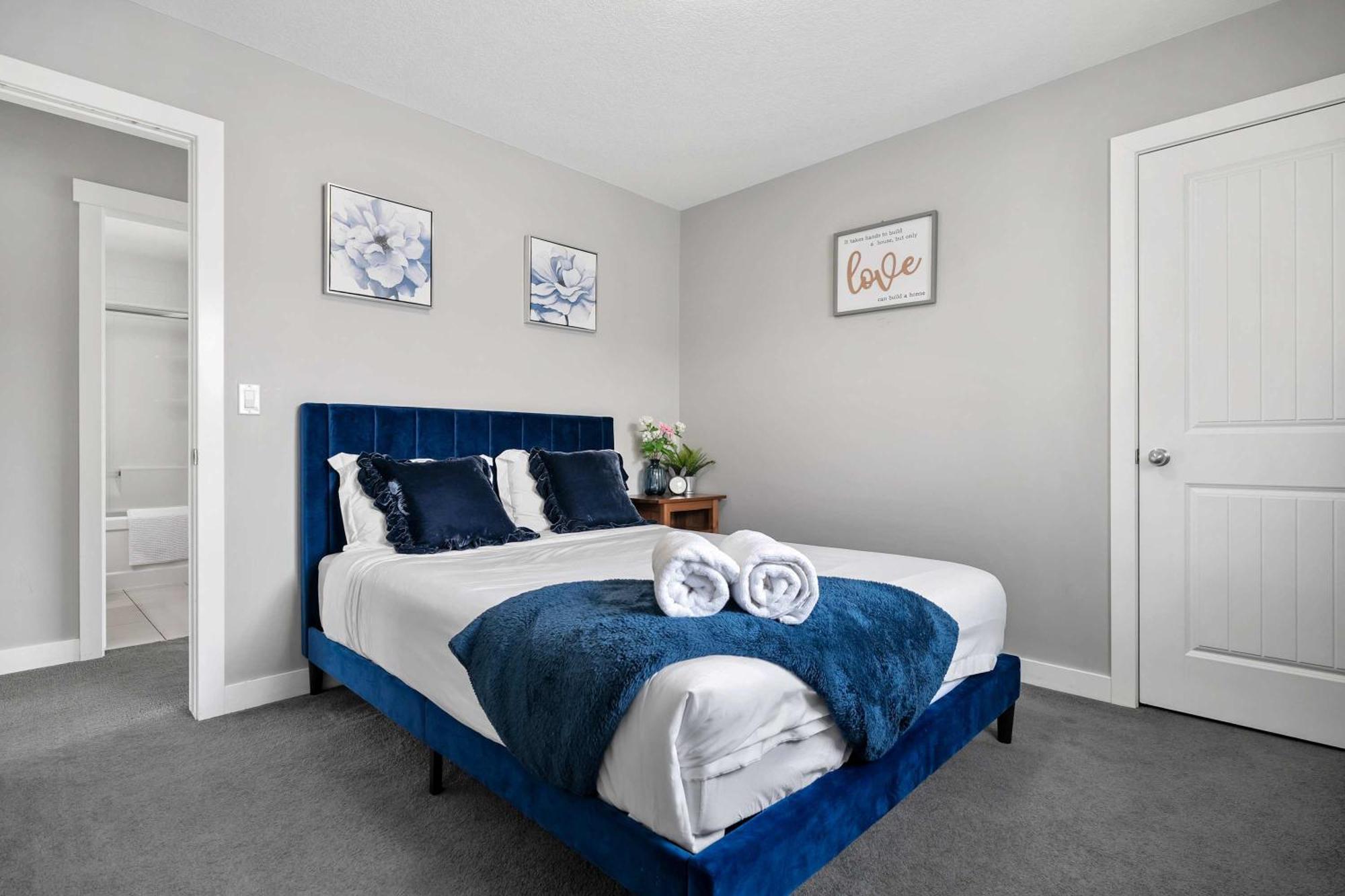 New! Large Family 4br W Kid's Play Den - Free Banff Pass, Netflix, Wine & More! *