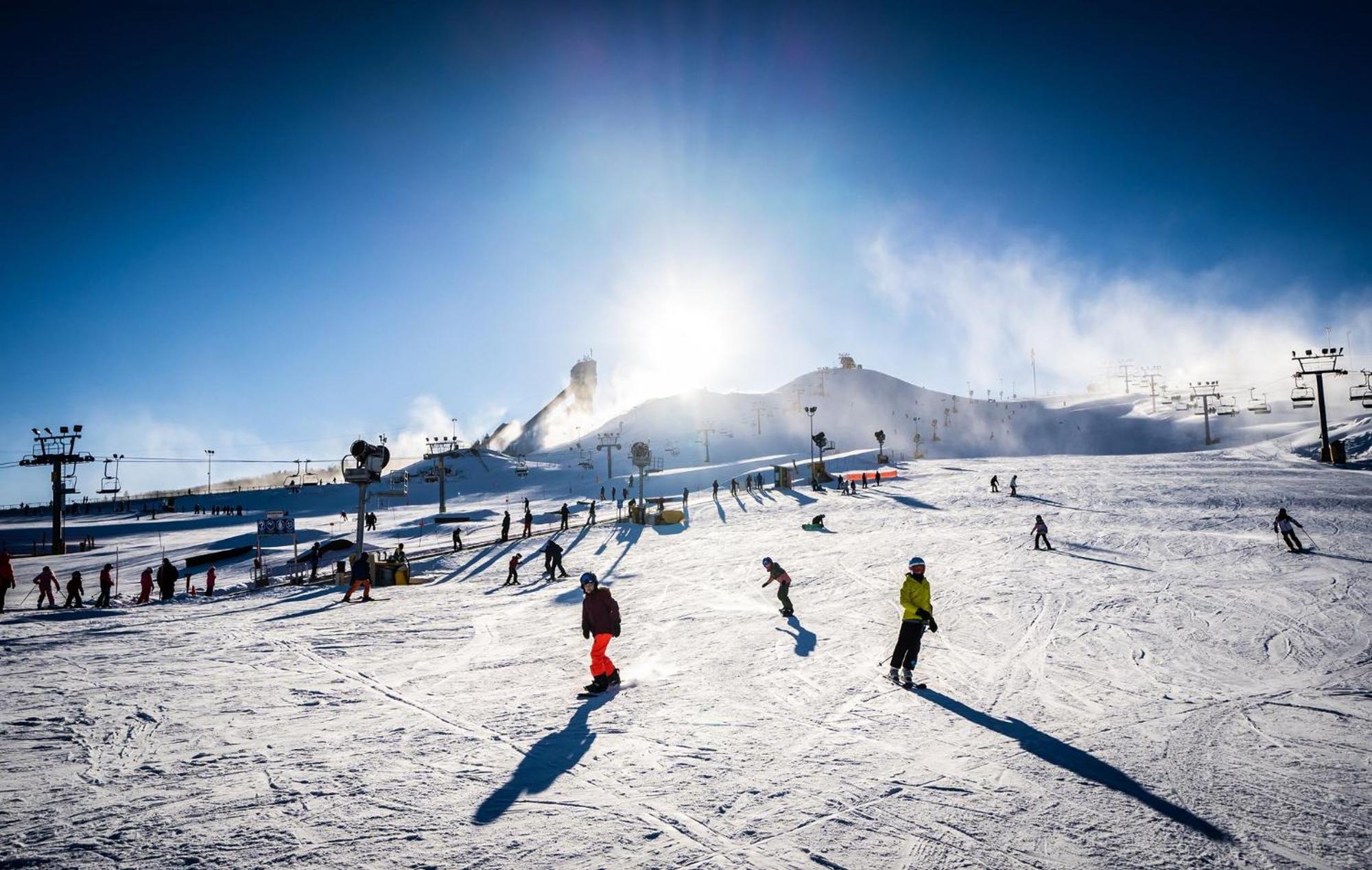 New! Large Family 4br W Kid's Play Den - Free Banff Pass, Netflix, Wine & More!