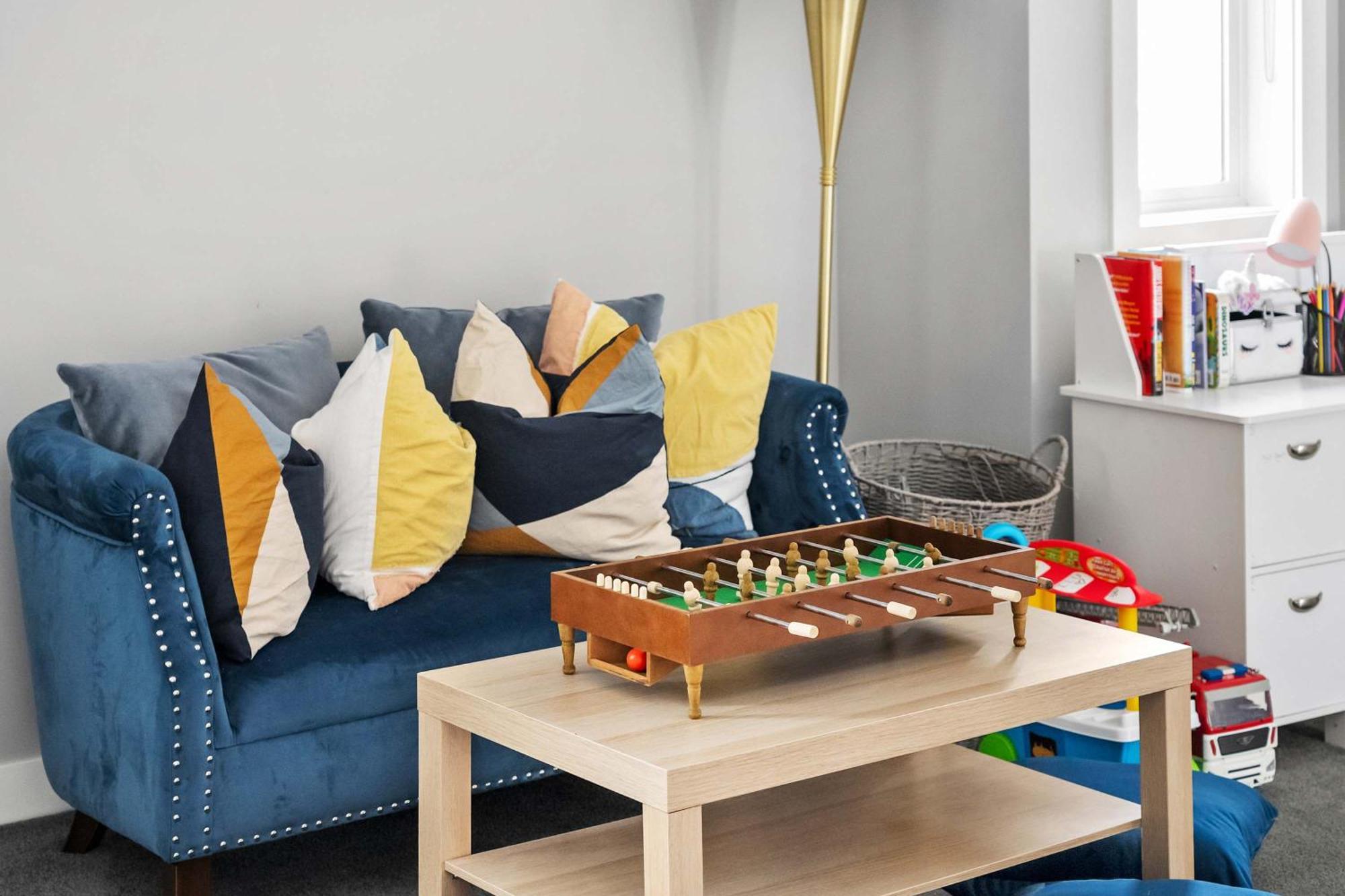 New! Large Family 4br W Kid's Play Den - Free Banff Pass, Netflix, Wine & More! * Calgary