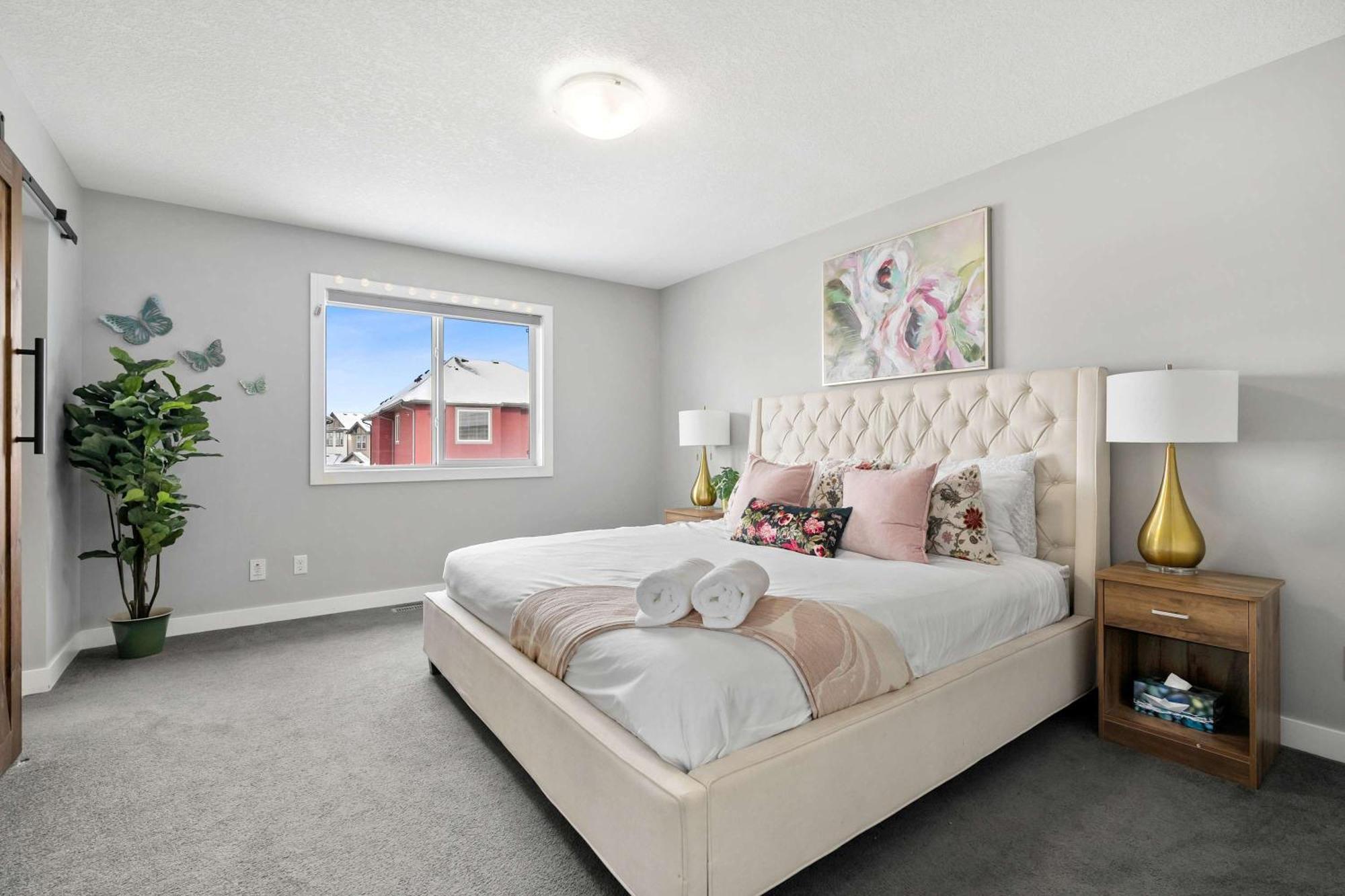 New! Large Family 4br W Kid's Play Den - Free Banff Pass, Netflix, Wine & More!