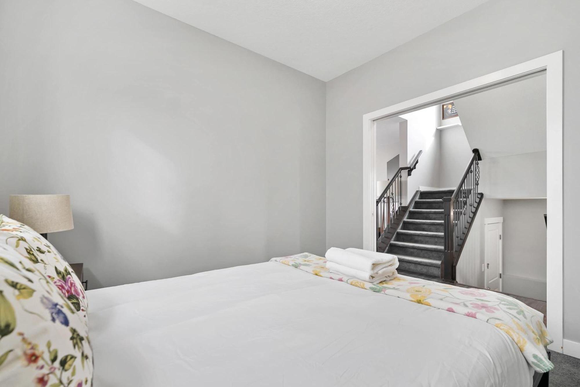New! Large Family 4br W Kid's Play Den - Free Banff Pass, Netflix, Wine & More! Holiday home
